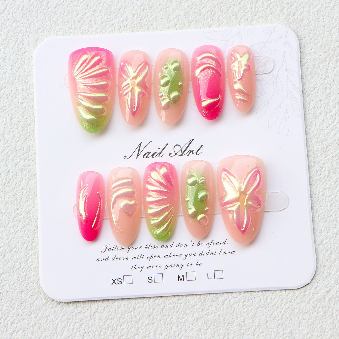 Detailliertes florales Nagelkunst-Set