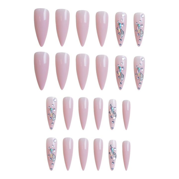 Glamouröses Kunstnageldesign Karnz