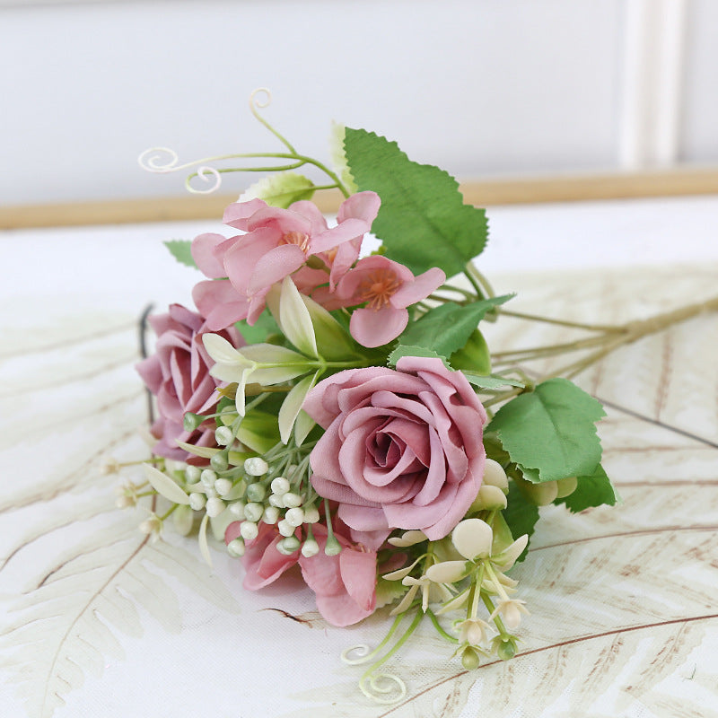 Dekorative Blumenarrangements für die Wohnkultur