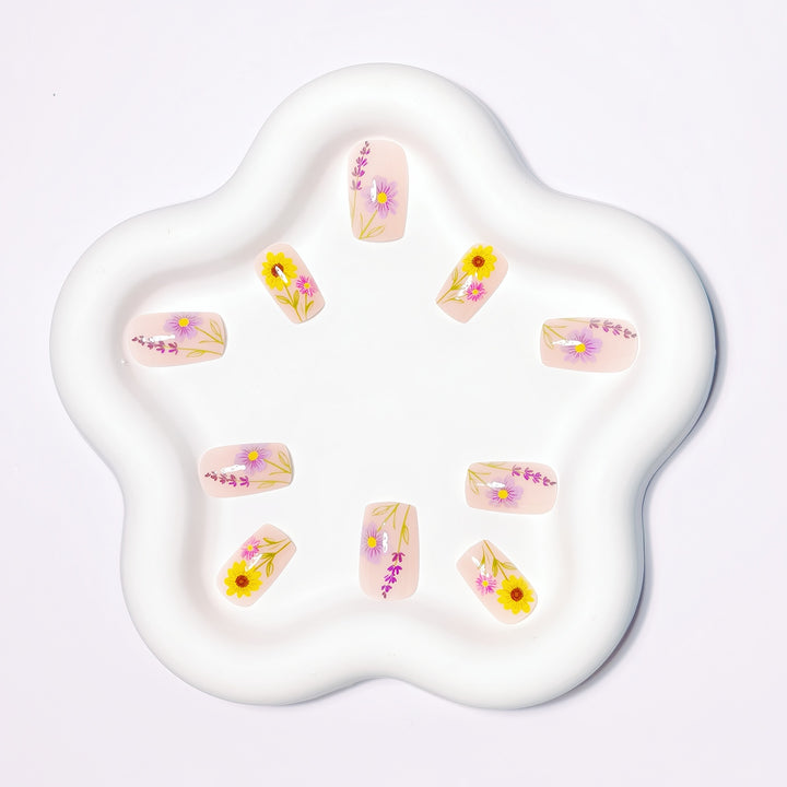 Glitzernde Kunstnägel mit Floralen Motiven Karnz
