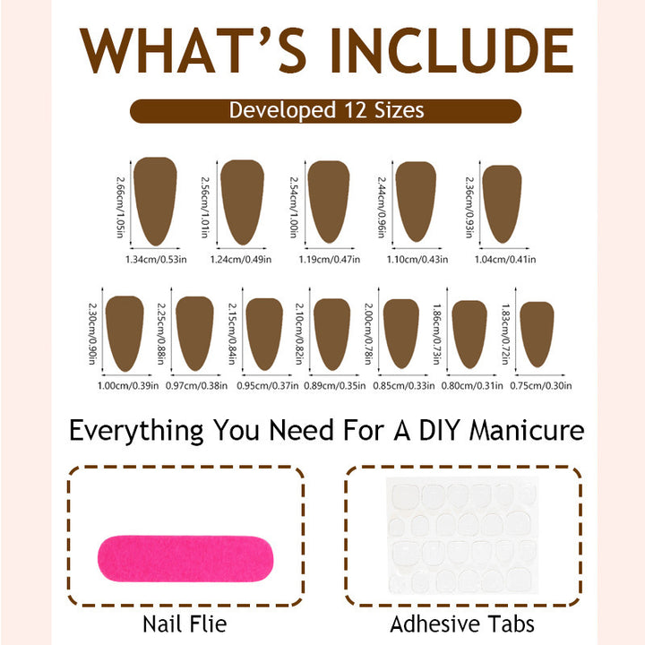 Kreatives Nagelset mit eleganten Goldverzierungen und funkelnden Akzenten Karnz
