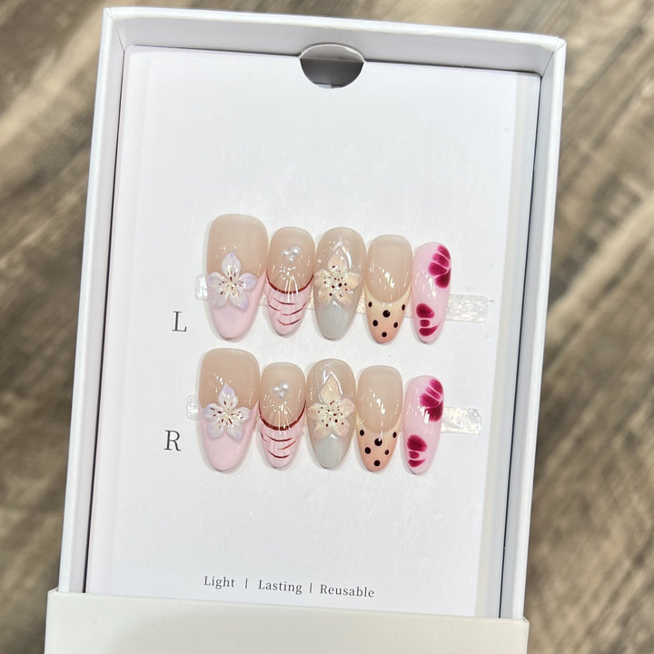 Blumen- und Punkte-Press-On-Nagelset Karnz