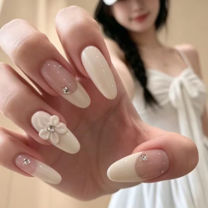 Florale dekorative Nagelverlängerungen