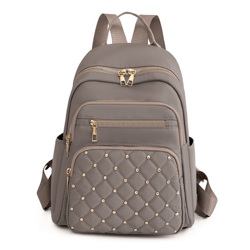 Quilted Rucksack mit dekorativen Nieten Karnz