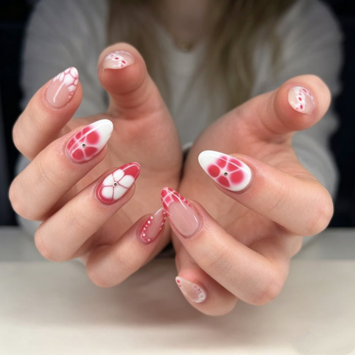 Künstliche Nagelspitzen mit Aufregendem Design und Eleganten Akzenten Karnz