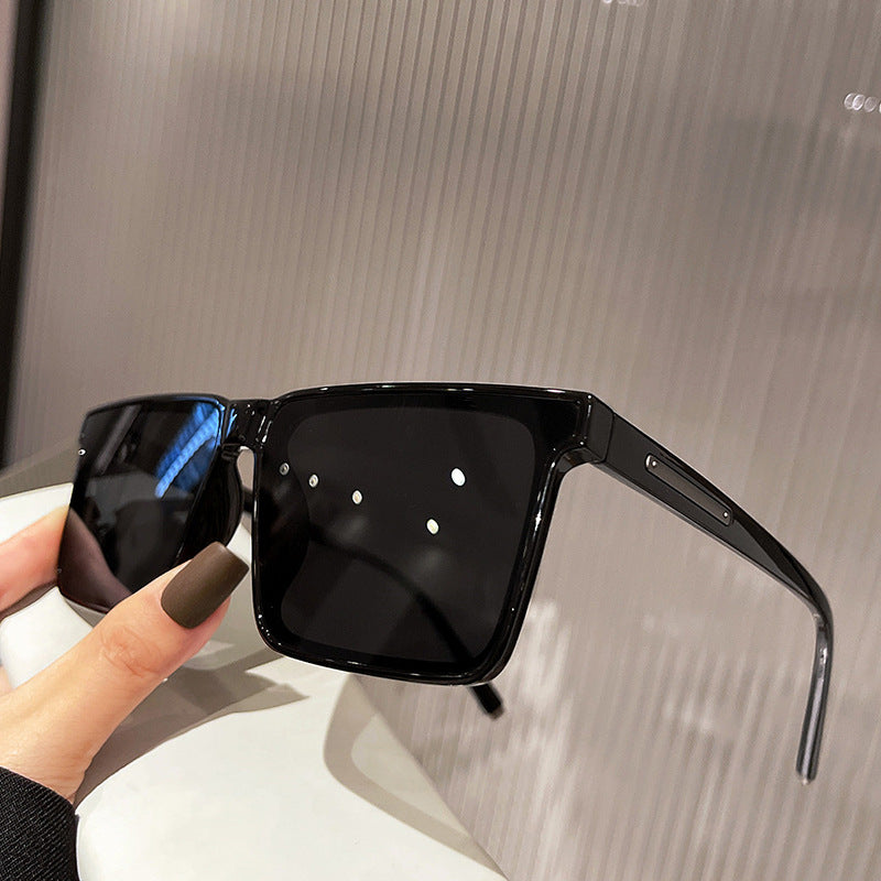 Damen quadratische Sonnenbrille mit modernem, robustem Kunststoffrahmen Karnz