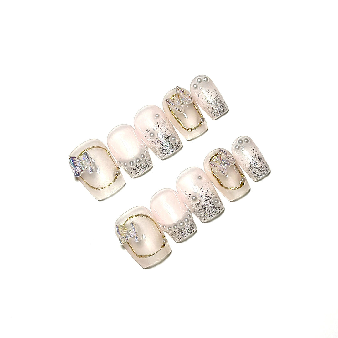 Elegantes Press-On Nagelkunst-Set mit Glitzer- und Perlenakzenten