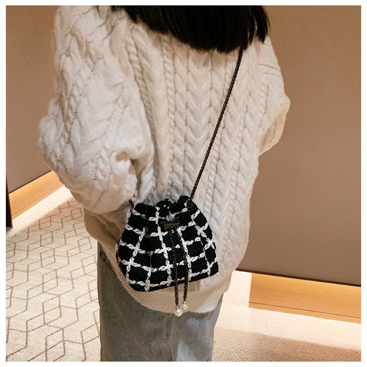 Woven Bucket Handtasche
