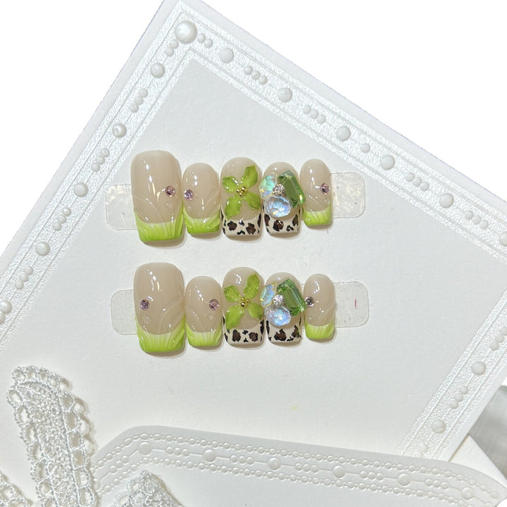 Florales Press-On Nail Set Karnz