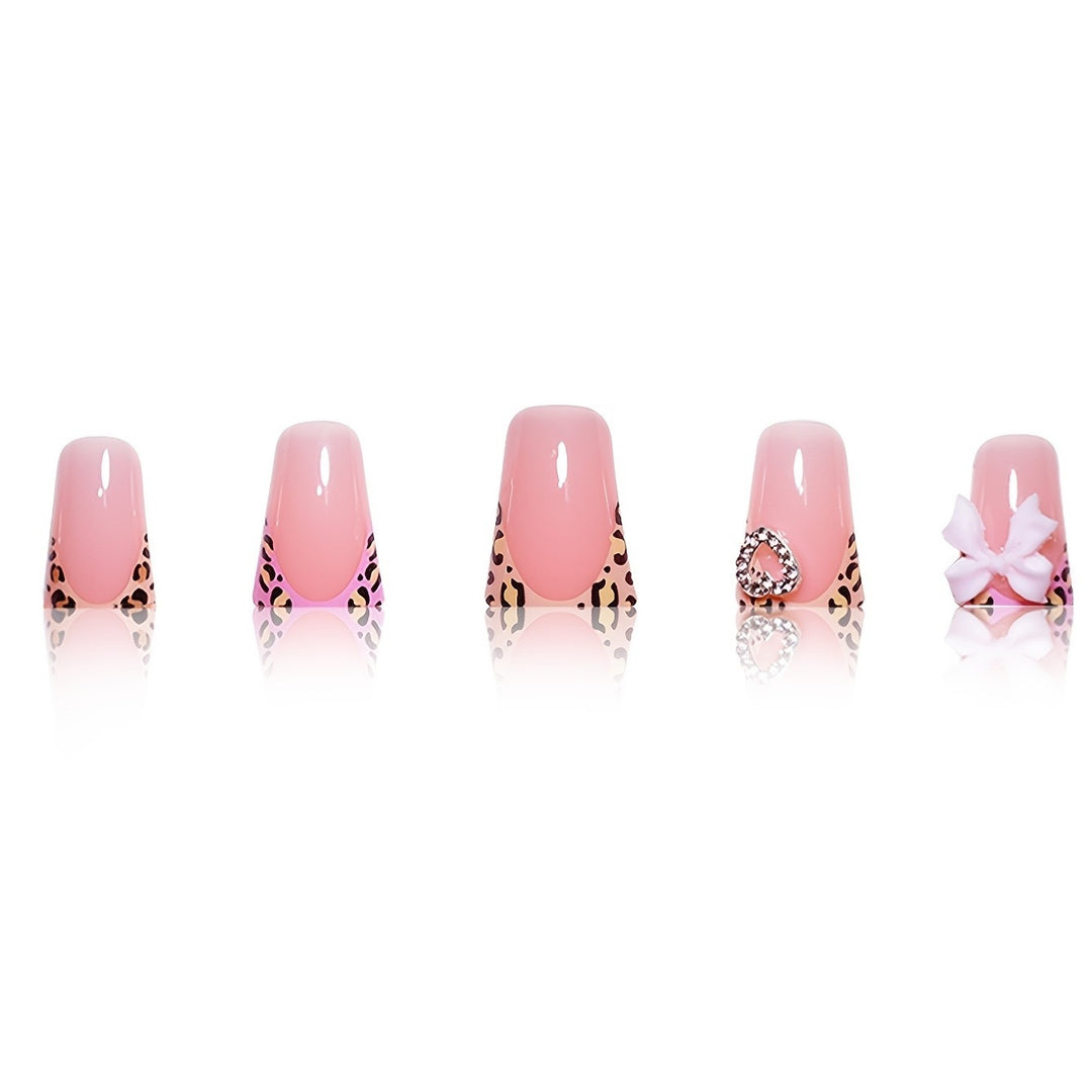 Dekorative 3D Nagelkunst Karnz