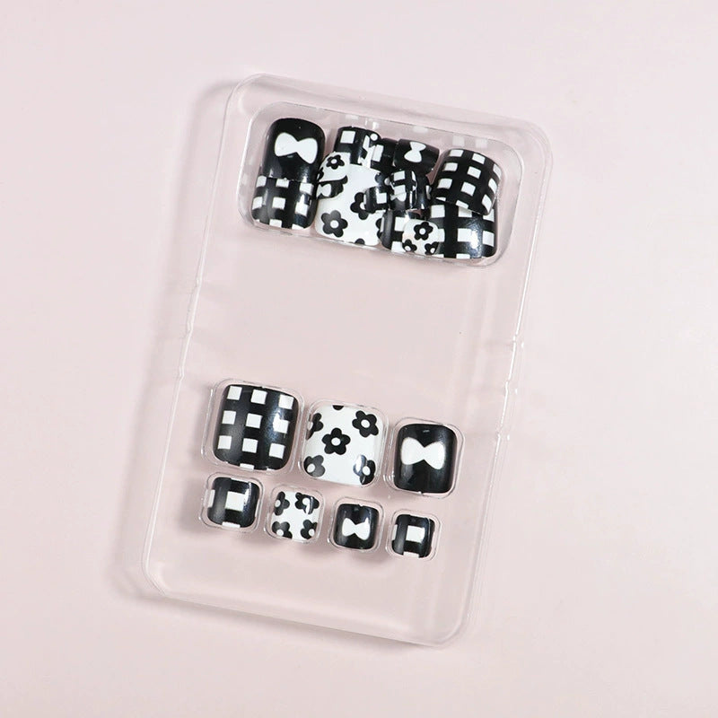 Kreatives thematisches Press-On Nagelset Karnz