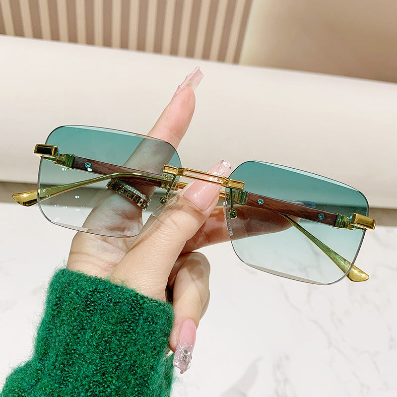 Damen modische rechteckige Sonnenbrille mit edlem Metallakzent Karnz
