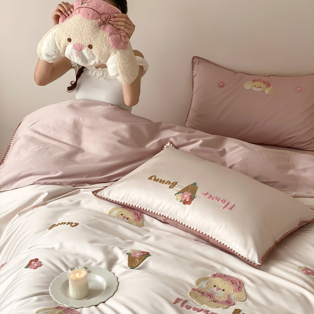 Bettwäsche-Set aus Baumwollsatin mit gestickten Katzen-Applikationen und Zierpaspel