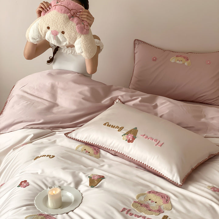 Bettwäsche-Set aus Baumwollsatin mit gestickten Katzen-Applikationen und Zierpaspel