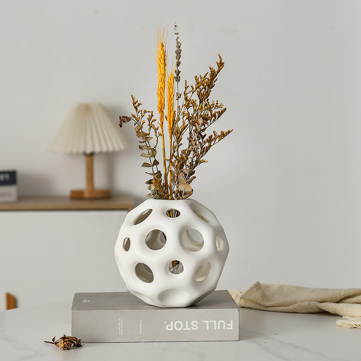 Dekorative skulpturale Vase Karnz