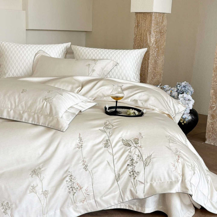 Luxuriöses Satin-Bettwäsche-Set mit feiner Wildblumen-Stickerei und Wendefunktion