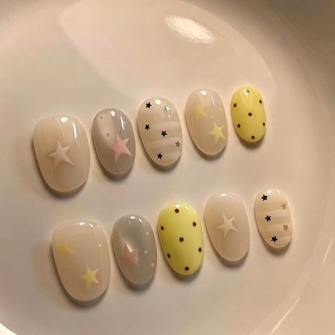 Dekorative Nagelkunst Karnz