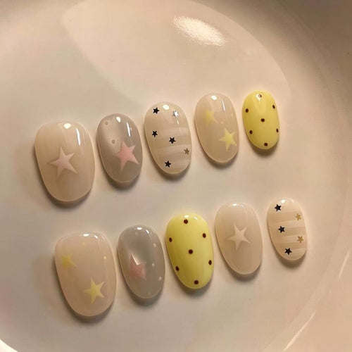 Dekorative Nagelkunst Karnz