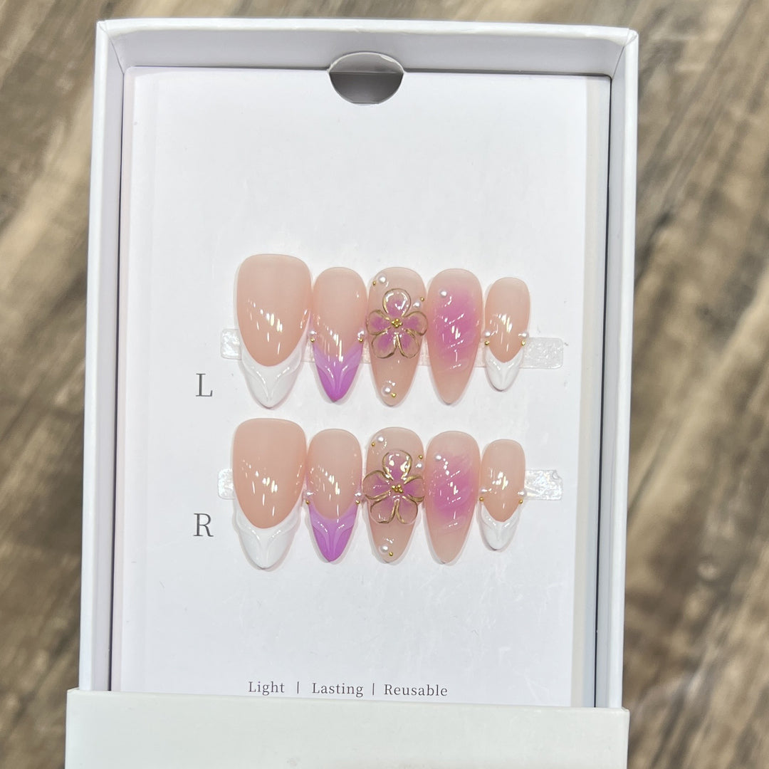 Künstlerisches Floral Press-On Nagelset Karnz
