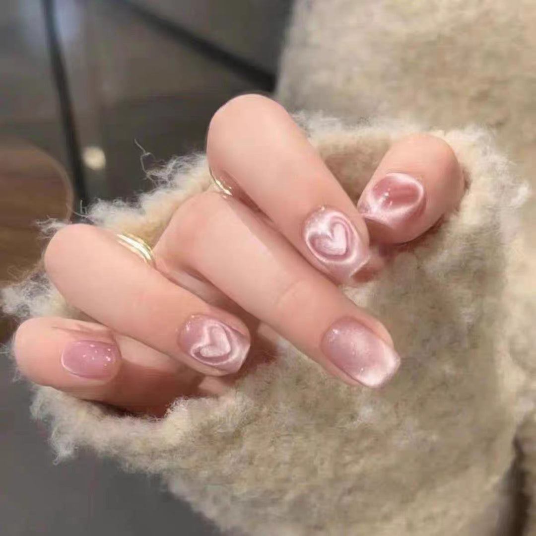 Künstlerisches Press-On-Nagelset mit floralen und glänzenden Akzenten Karnz