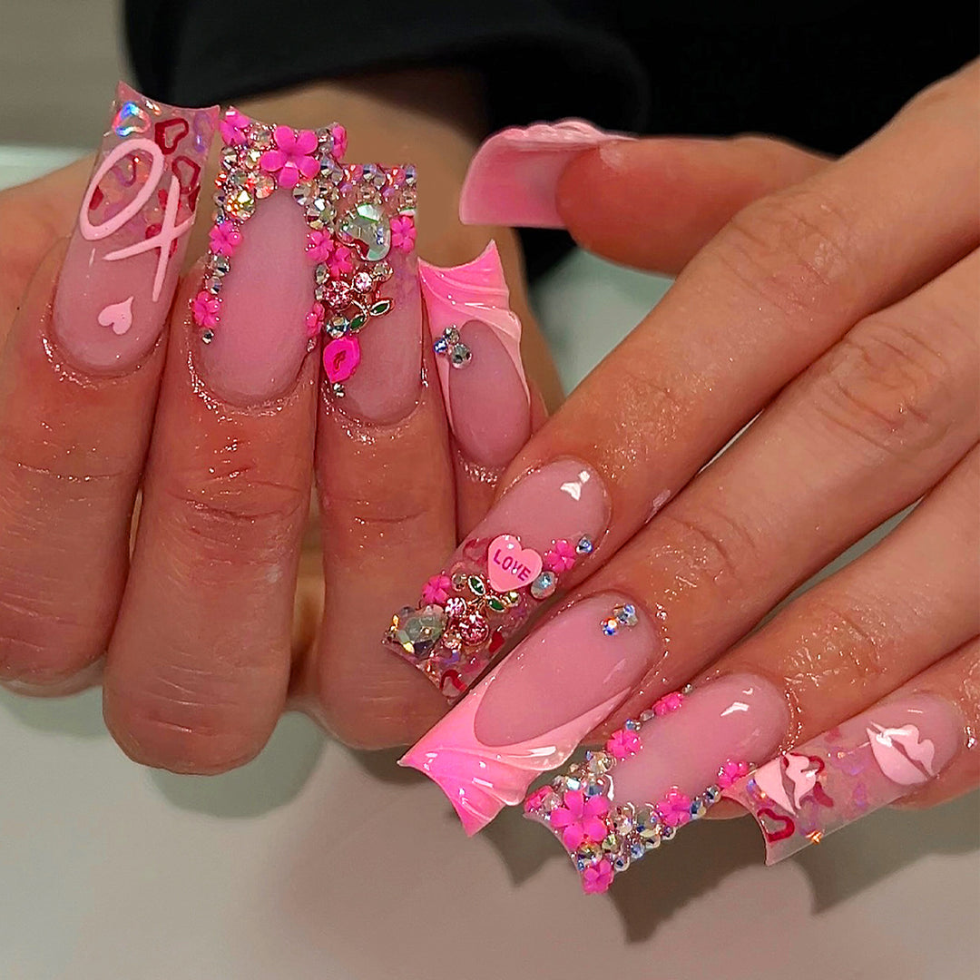 Kunstvolle 3D Nagelkunst mit Glitzer-Details Karnz