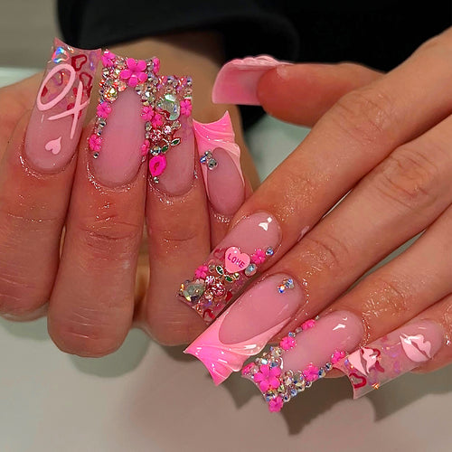 Kunstvolle 3D Nagelkunst mit Glitzer-Details Karnz