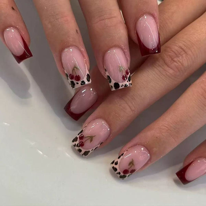 Kunstvolle Akzent-Nagelspitzen Karnz