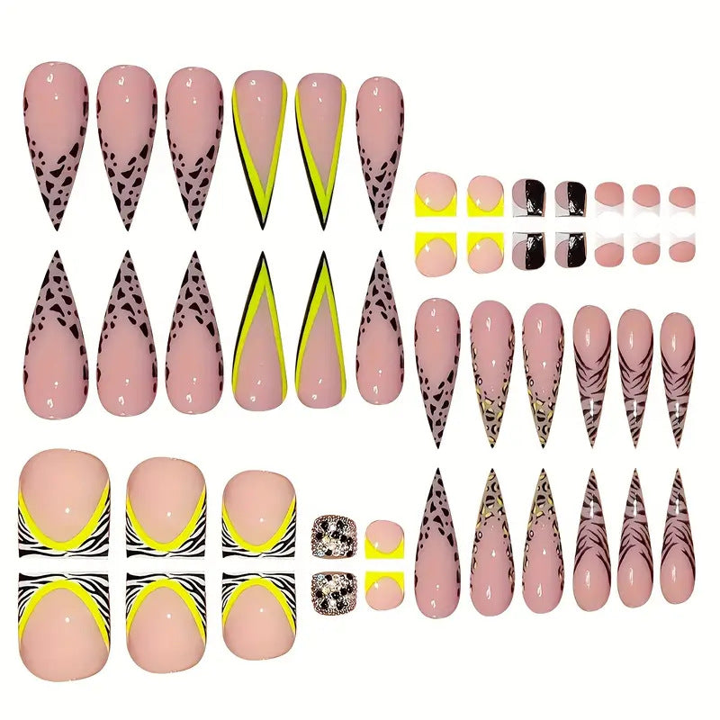 Kreatives Künstlerisches Nageldesign Karnz