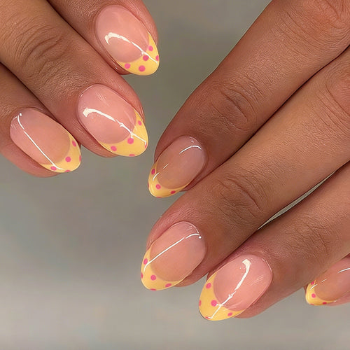 Schickes Pünktchen-Nageldesign Karnz
