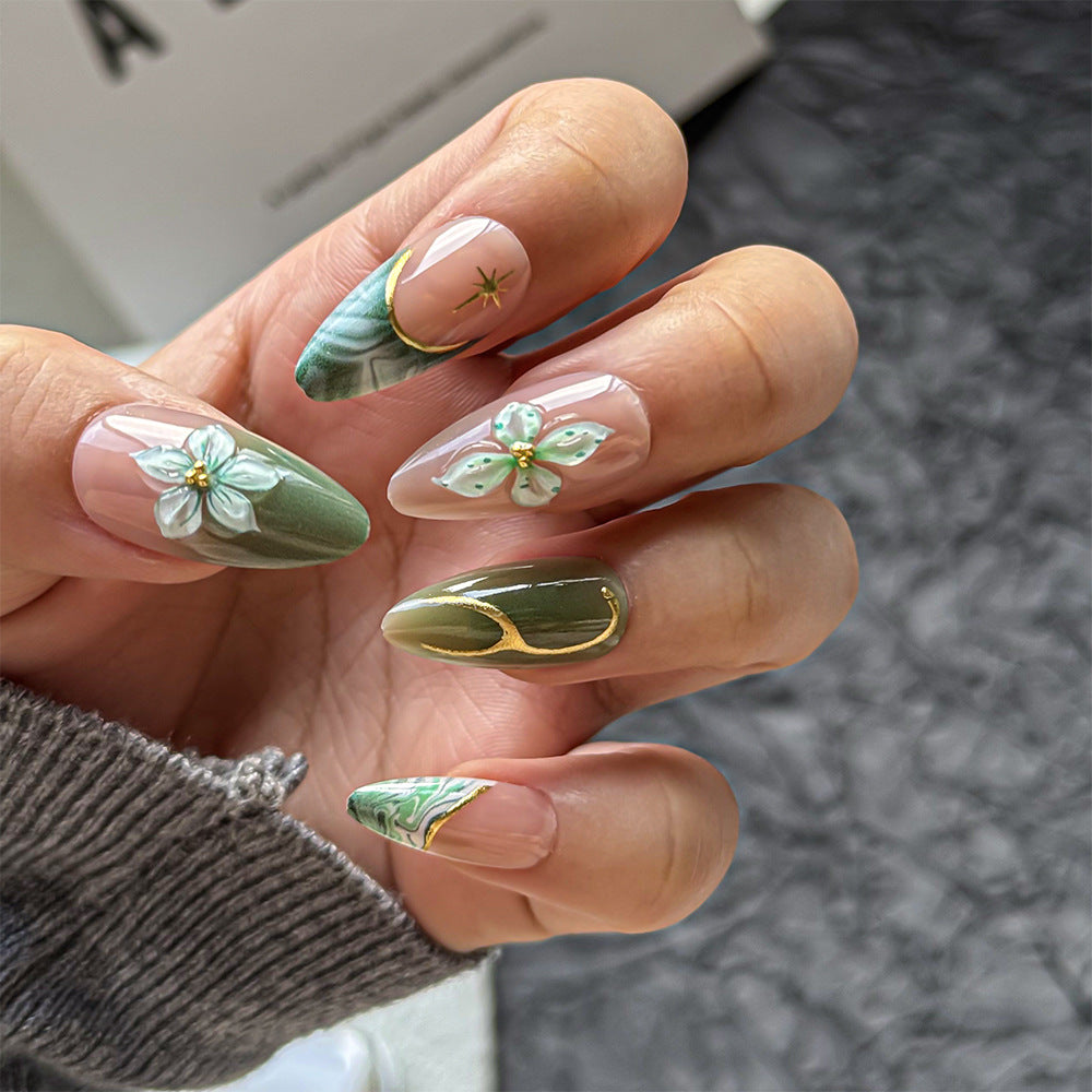Elegante Press-On Nägel mit Blumenmotiv Karnz