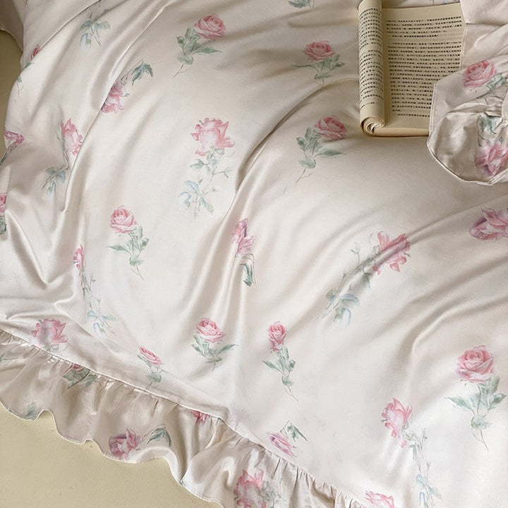 Luxuriöses Satin-Bettwäsche-Set mit zarten Rosenmuster und Rüschensaum