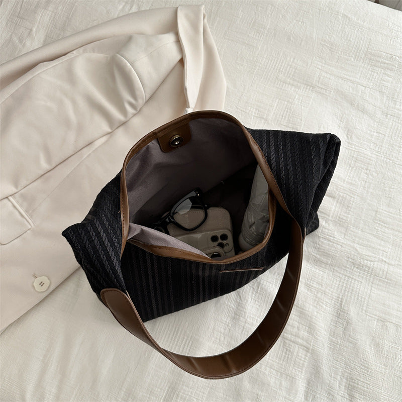 Modische Strukturierte Schultertasche
