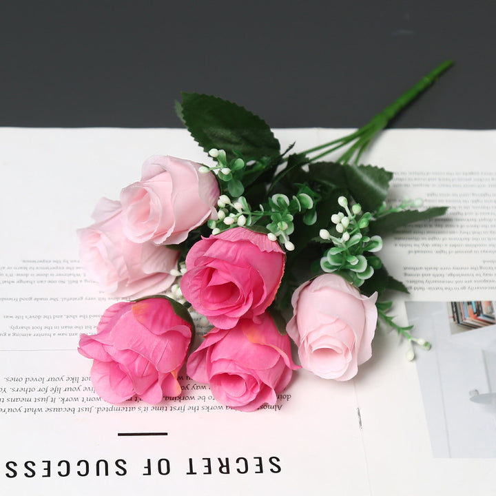 Dekoratives Blumenbouquet für die Heimdekoration