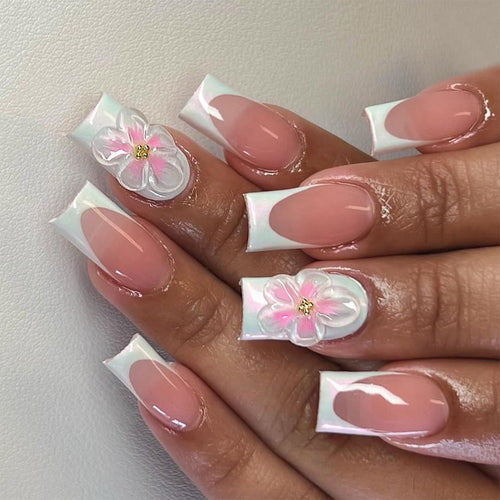 Kunstvolle biologisch abbaubare Nagelverlängerungen mit floralen Akzenten Karnz