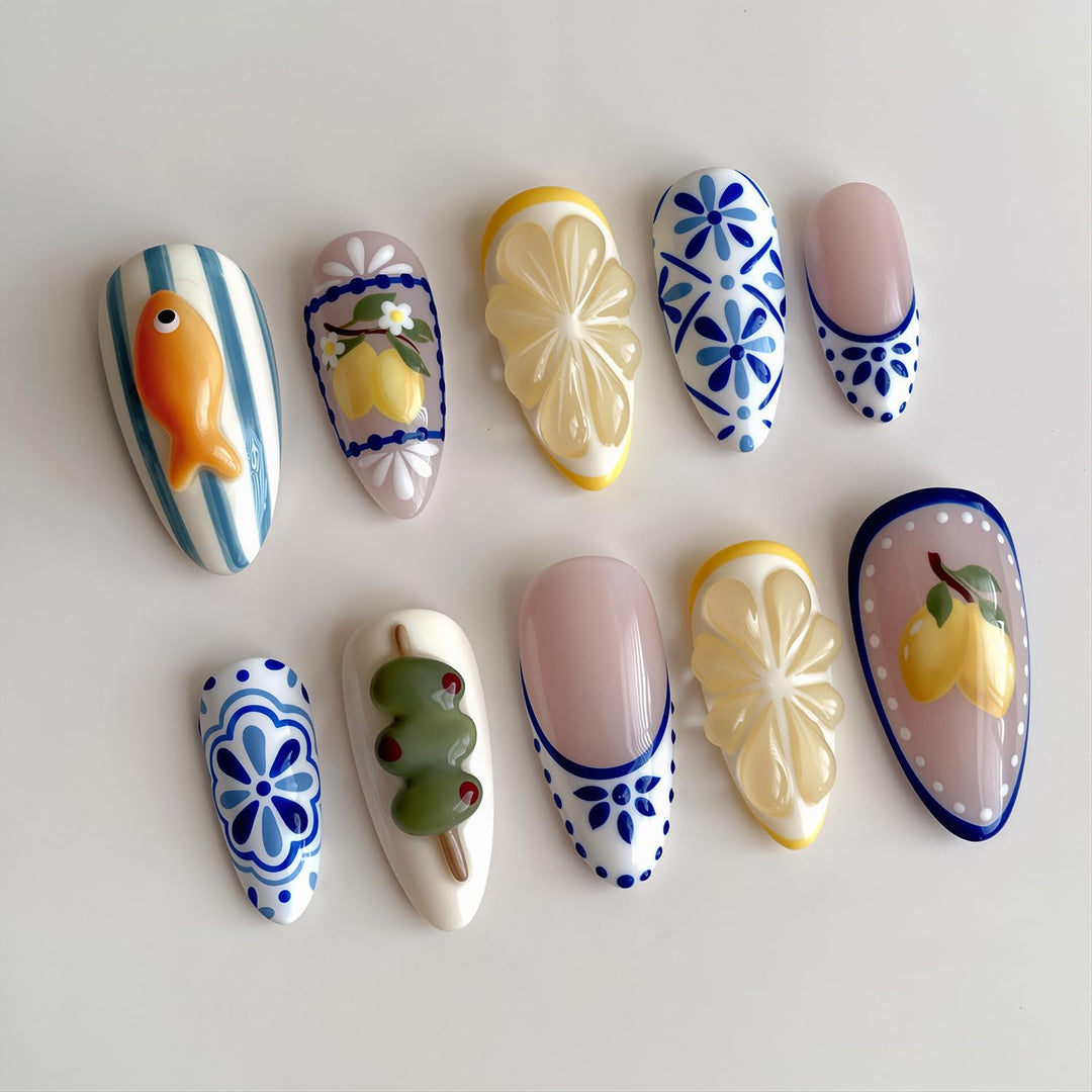 Künstlerisch thematisiertes Press-On Nail Set Karnz