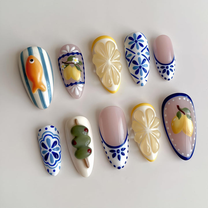 Künstlerisch thematisiertes Press-On Nail Set Karnz