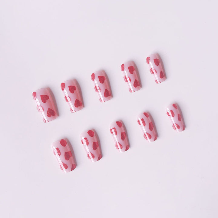 Kunstnagelset mit romantischem Herz-Motiv und Glitzer Karnz