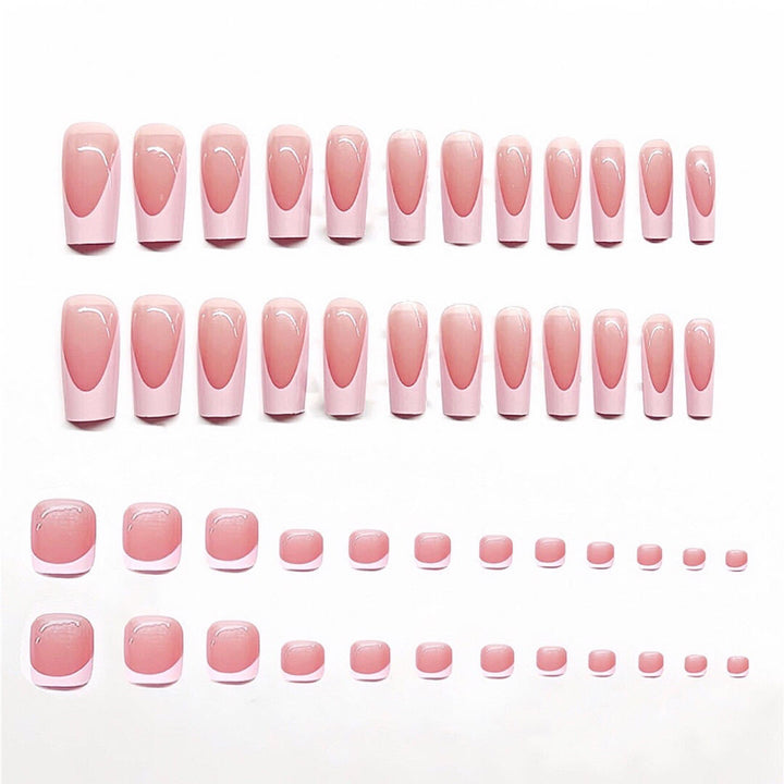 Elegantes French Tip Nagelset Karnz