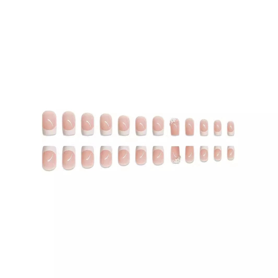 Elegantes French Tip Press-On Nagelkunstset Karnz