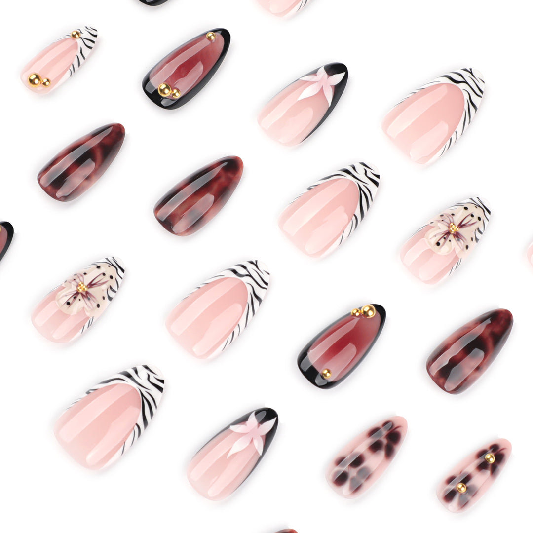Nail Art mit elegantem Blumendesign und Glitzerakzenten Karnz