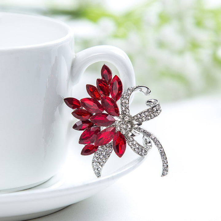 Funkelnde Brosche mit Floralen Design Karnz