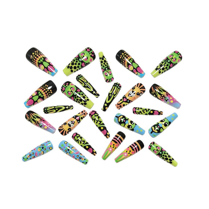 Aufwendige Nagelkunst mit Tiermotiven Karnz