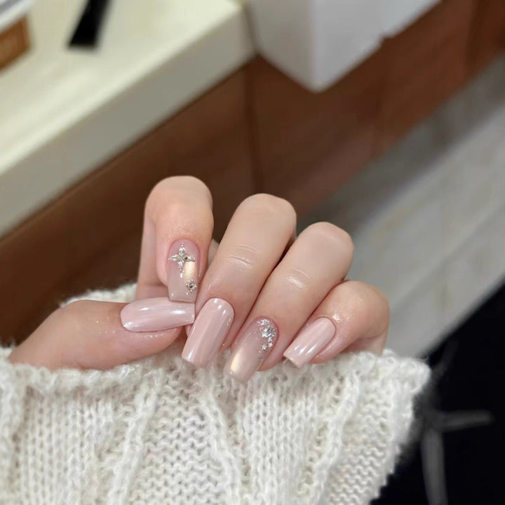 Elegante Press-On Nagelverlängerungen mit dekorativen Strass