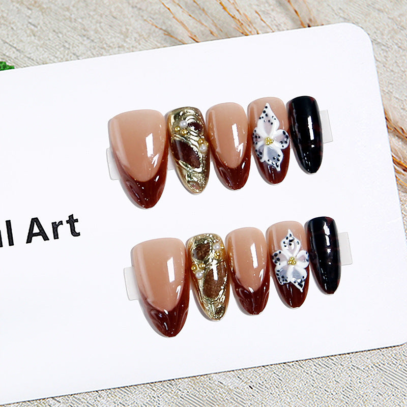 Exquisite Kunstnägel mit 3D-Blumenverzierung Karnz