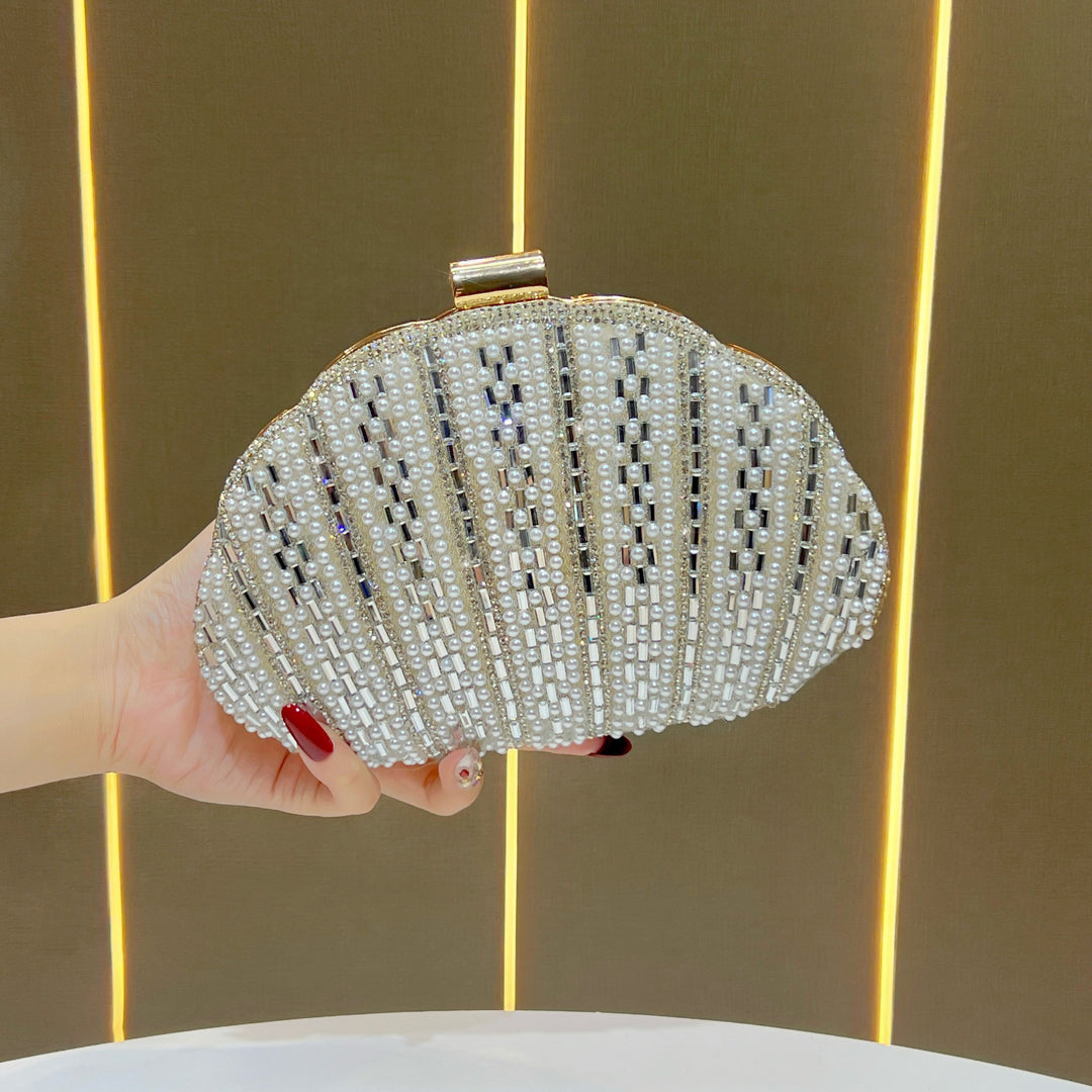 Perlenverzierte Muschel-Abendclutch