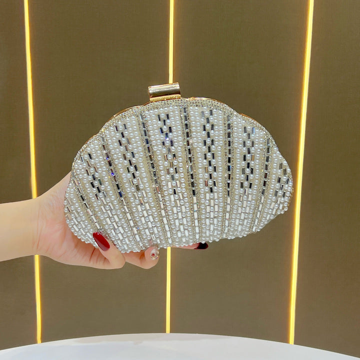 Perlenverzierte Muschel-Abendclutch