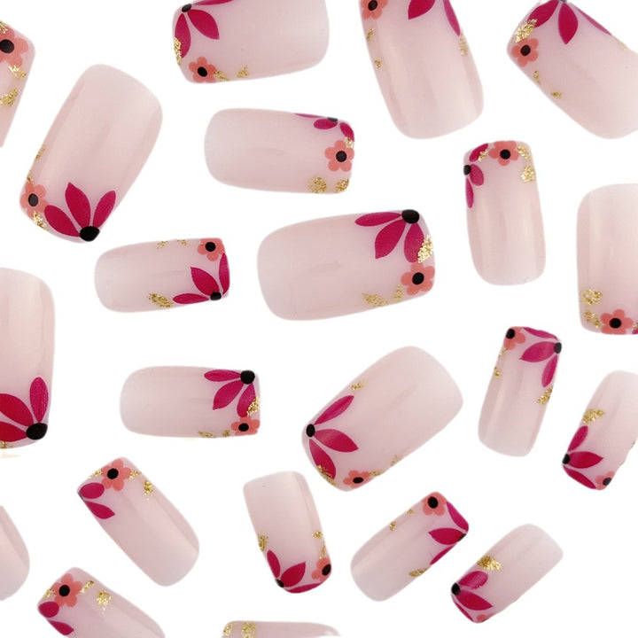 Blumenverzierte Nagelkunstverlängerungen Karnz