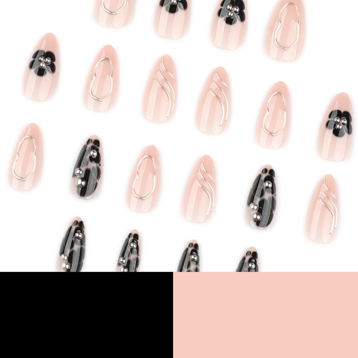 Kreative Nagelkunst mit Glitzerakzenten Karnz