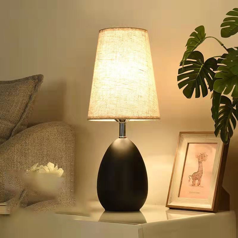 Moderne umweltfreundliche Tischlampe