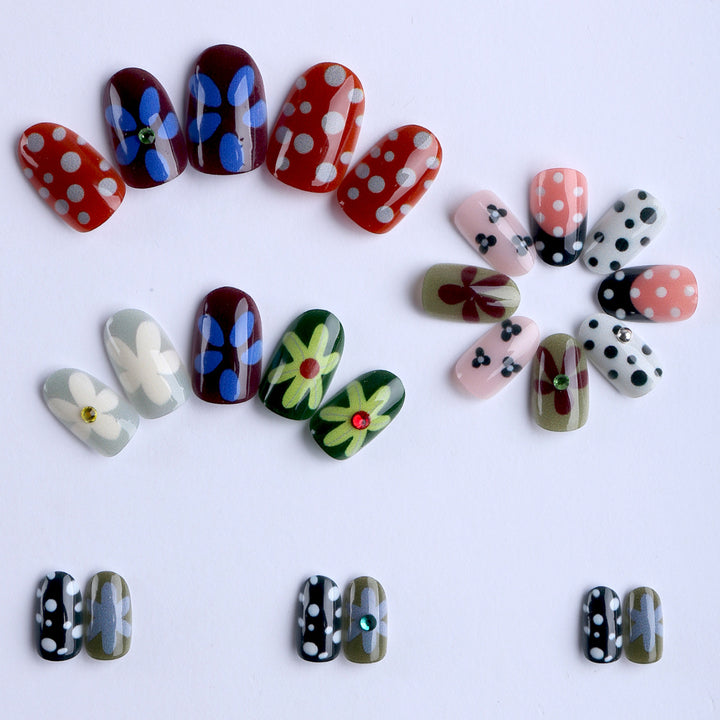Kunstvolle Nagelkunst mit Floralen Designs Karnz